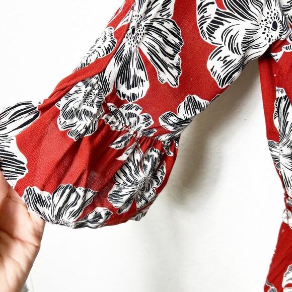 WHO WHAT WEAR ORANGE BERRY CLIFFSIDE FLORAL PRINT WOMEN ROMPER BRAND NEW SIZE XS - Picture 2 of 6